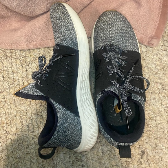 New Balance Shoes - Picture 1 of 2